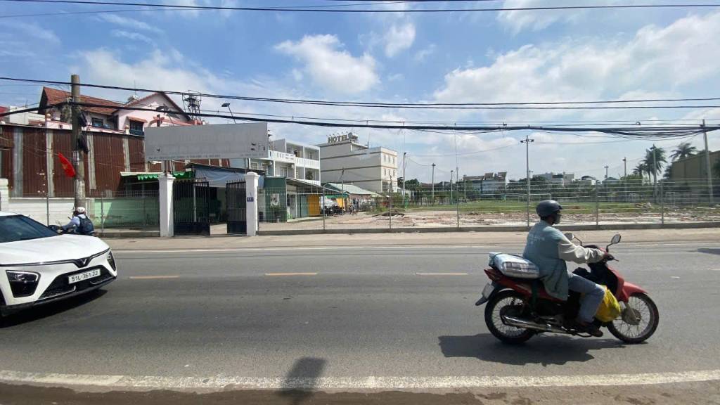 Bán đất mặt tiền đường Nguyễn Duy Trinh, Phú Hữu, Quận 9, DT 55 x 150m CN 5551m2, giá 340 tỷ